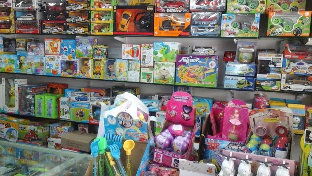 TOYS & SPORTS PALACE